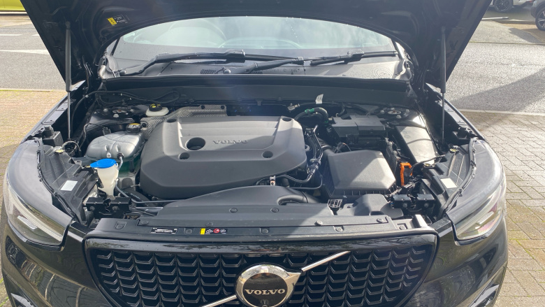 Volvo XC40 2.0 B4P Plus Dark 5dr Auto Petrol Estate